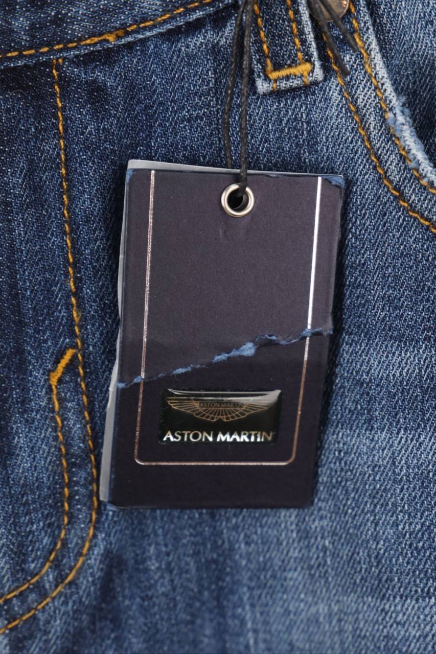 Carou Aston Martin distressed Jeans Räumungsverkauf