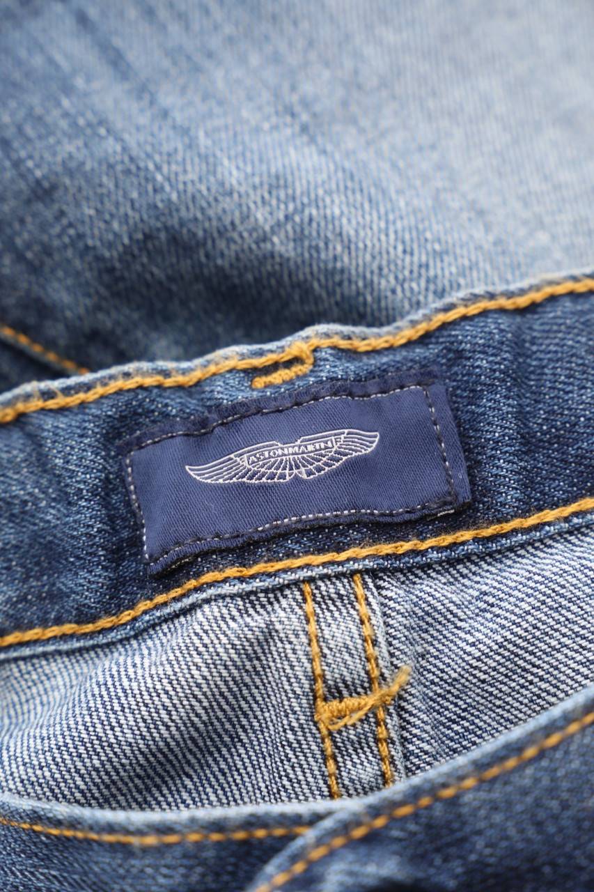 Carou Aston Martin distressed Jeans Räumungsverkauf