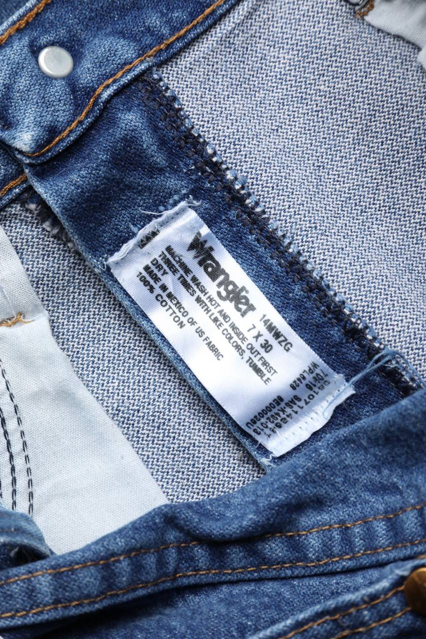 Carou WRANGLER Raw Denim Straight Cut Jeans mit Logo-Patch im Angebot
