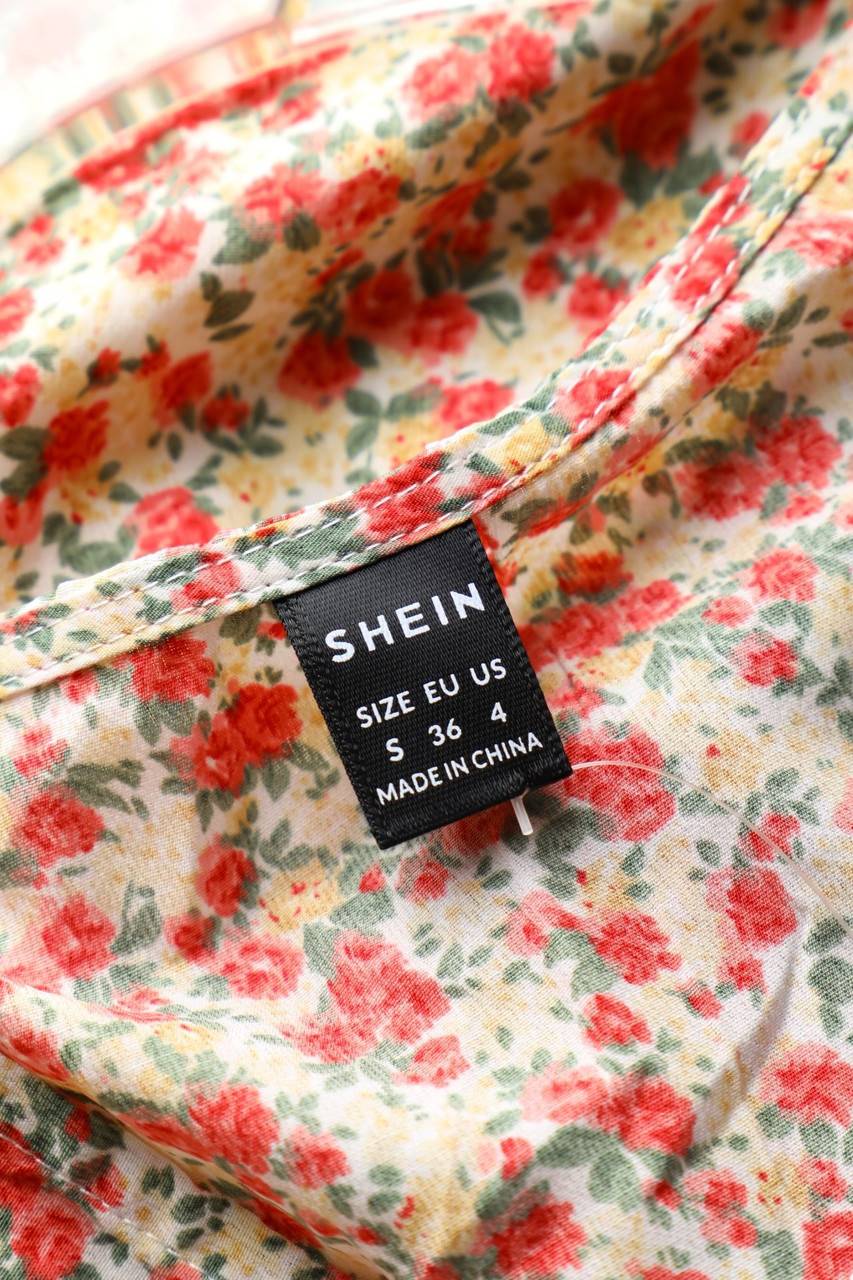 Carou SHEIN Maxi-Kleid mit Blumen-Print Saisonale Angebote