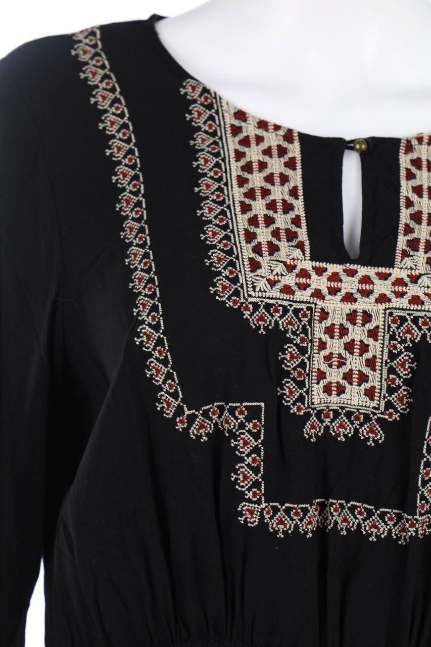 Carou FOREVER 21 Kleid mit Stickereien Letzte 2 Tage