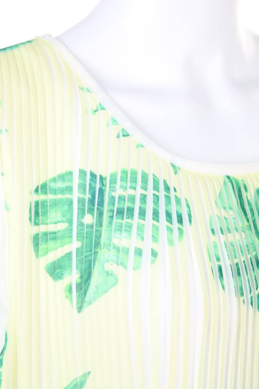 Carou Ohne Label Plissee-Minikleid mit Tropical Print 50% Rabatt für begrenzte Zeit
