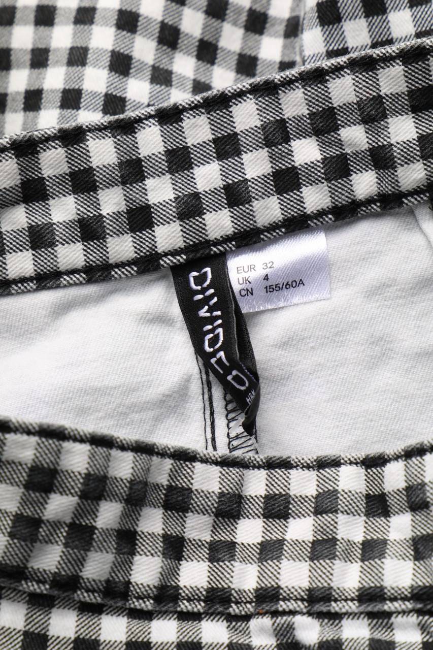 Carou H&M DIVIDED Karo-Minirock mit Knöpfen Begrenztes Angebot