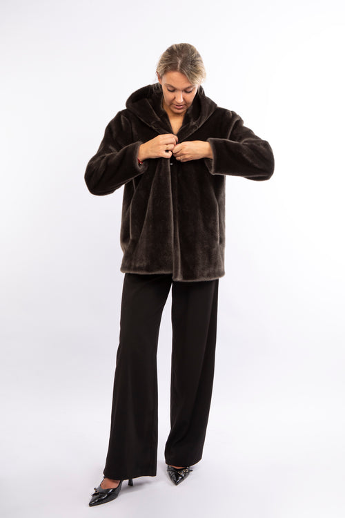 Petite M. Kunstfell Jacke in Dunkel-Oliv Vierteljährliche Förderung