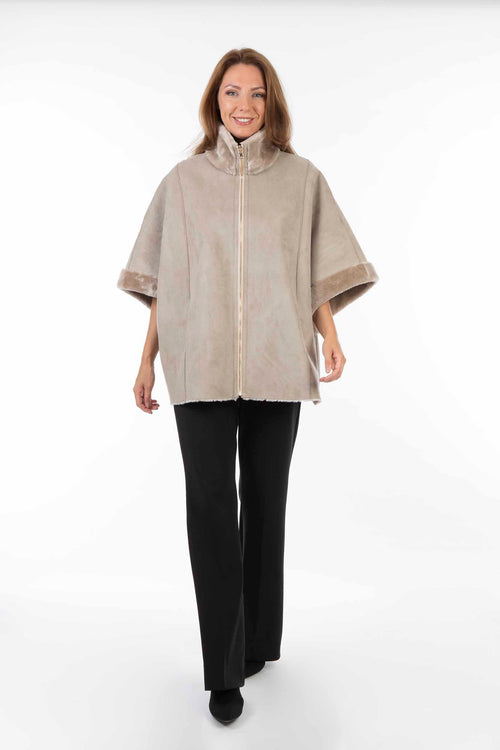 Petite M. Cape zum Wenden in Kunstlammfell Cyber Monday