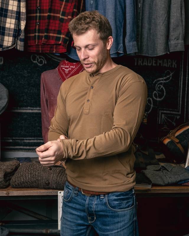 Pike Brothers 1927 Henley Shirt long sleeve Mojave brown Neueste Stile