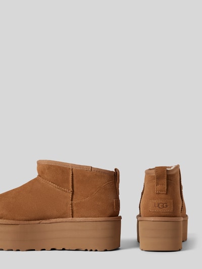 Peek & Cloppenburg UGGBoots aus Leder mit Plateausohle Modell 'CLASSIC ULTRA MINI' in camel Kauf eins, bekomm eins gratis