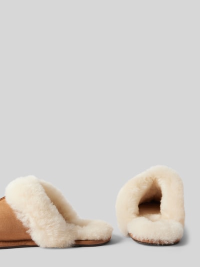 Peek & Cloppenburg UGGHausschuhe aus Leder Modell 'SCUFFETTE II' in camel JETZT KAUFEN