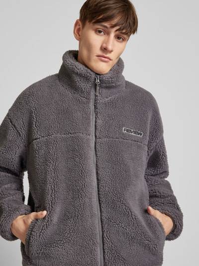 Peek & Cloppenburg REVIEWFleecejacke mit Label-Detail in dunkelgrau Online