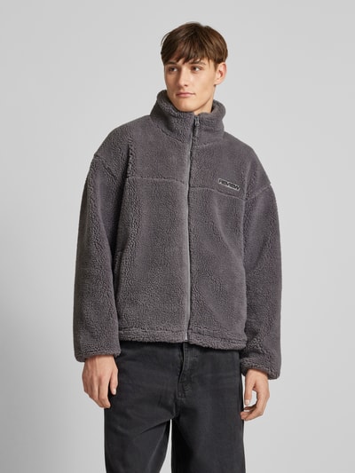 Peek & Cloppenburg REVIEWFleecejacke mit Label-Detail in dunkelgrau Online