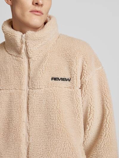 Peek & Cloppenburg REVIEWFleecejacke mit Label-Detail in ecru Osterangebot
