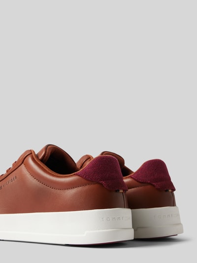 Peek & Cloppenburg Tommy HilfigerSneaker aus Leder mit Label-Detail in cognac Outlet