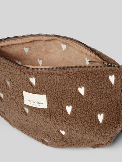Peek & Cloppenburg STUDIO NOOSUmhängetasche mit Label-Patch in taupe Bis zu 55% Rabatt