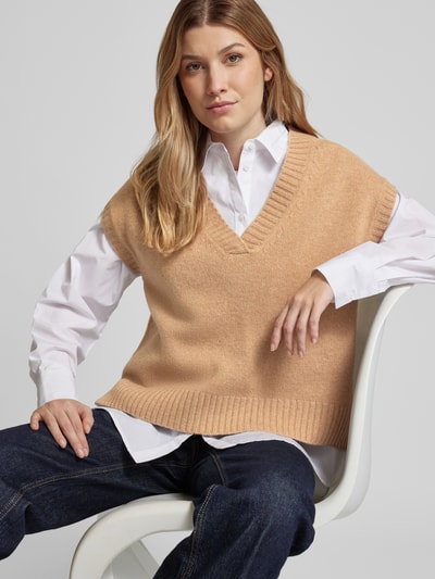 Peek & Cloppenburg Christian Berg WomanPullunder aus Lanawolle mit V-Ausschnitt in camel Valentinstagsangebot