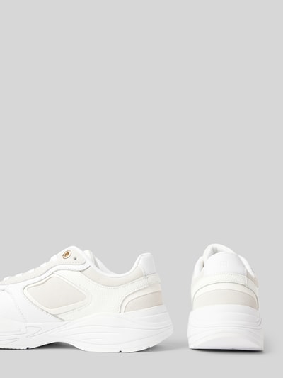 Peek & Cloppenburg Tommy HilfigerLedersneaker mit Label-Details Modell 'CHUNKY RUNNER' in weiss Begrenzt auf 3 Tage