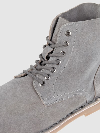 Peek & Cloppenburg Jack & JonesBoots aus Veloursleder Modell 'Bruce' in hellgrau Verkauf