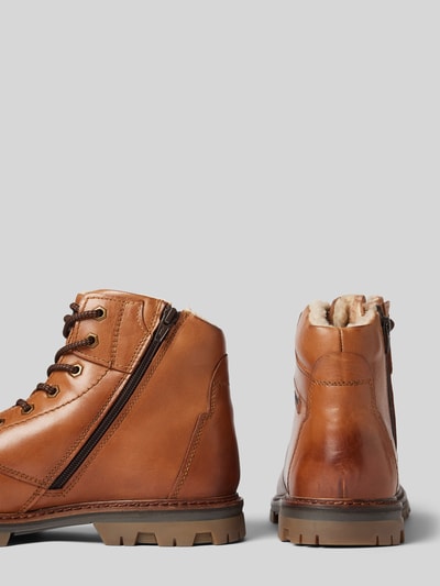 Peek & Cloppenburg bugattiSchnürboots aus Leder mit Label-Patch Modell 'Medro' in cognac Nur noch ein Tag übrig